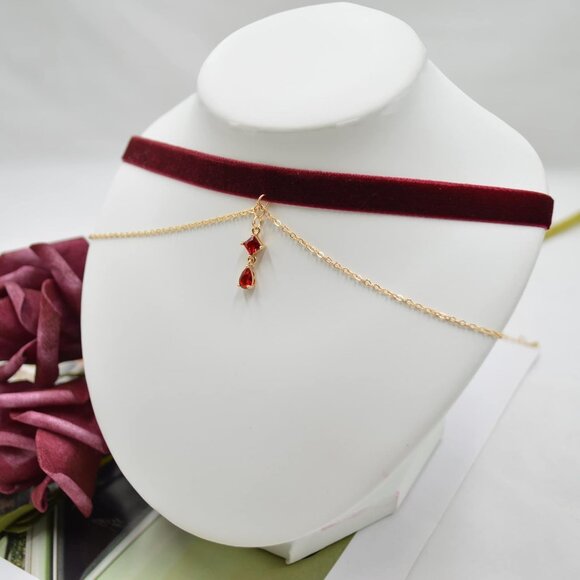 MOMOCAT Velvet Choker Necklace for Women Gothic Lace Teen Girls - Picture 7 of 7